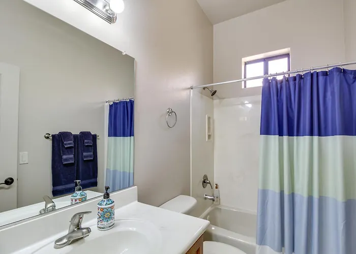Holiday home W/ Balcony + Mountain View! Tucson