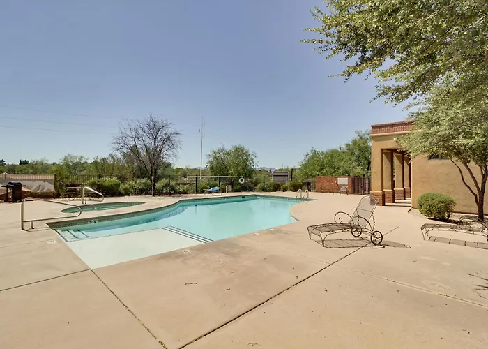 W/ Balcony + Mountain View! Holiday home Tucson