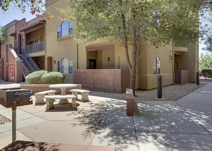 Holiday home W/ Balcony + Mountain View! Tucson