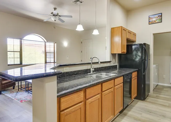W/ Balcony + Mountain View! Holiday home Tucson